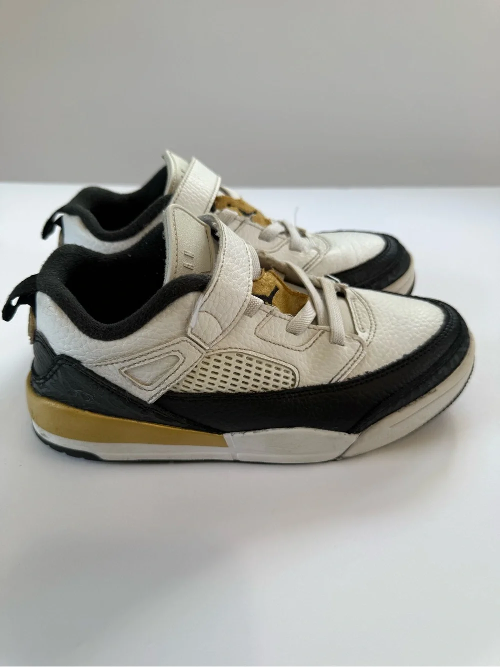Nike Kids White, Black & Gold Low-Top Sneakers